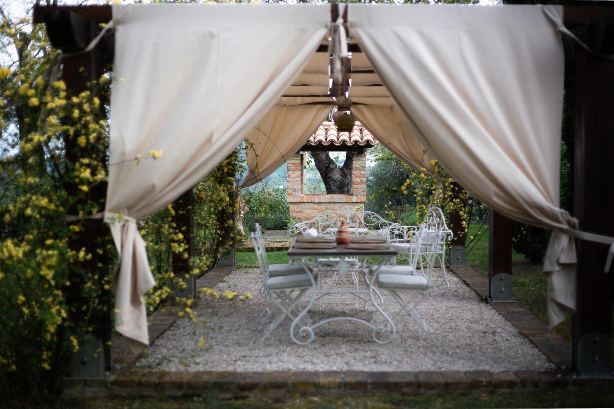 Ca' Le Cerque, Villa Surrounded By The Marche Nature Фосомброне Екстериор снимка