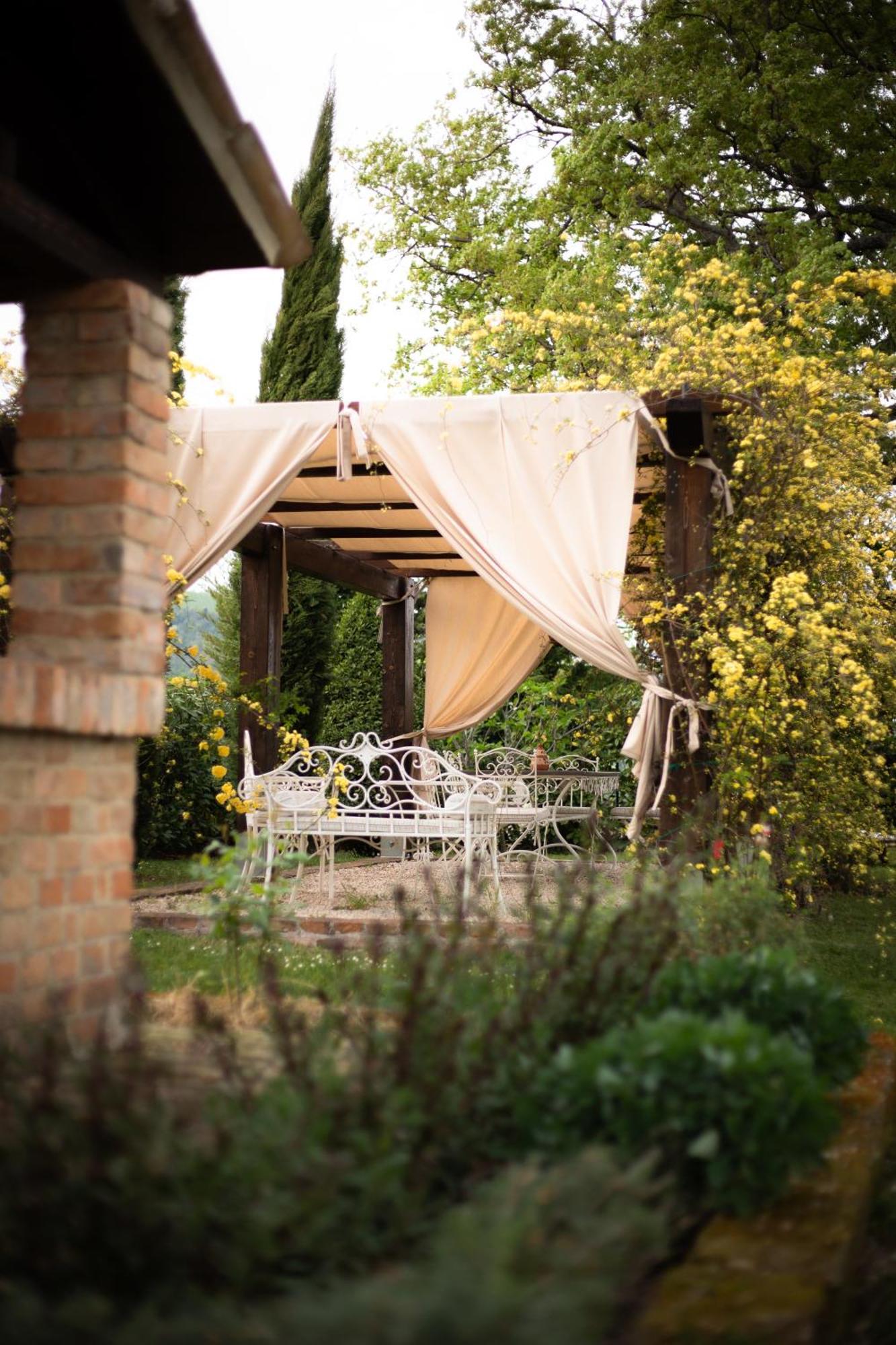 Ca' Le Cerque, Villa Surrounded By The Marche Nature Фосомброне Екстериор снимка