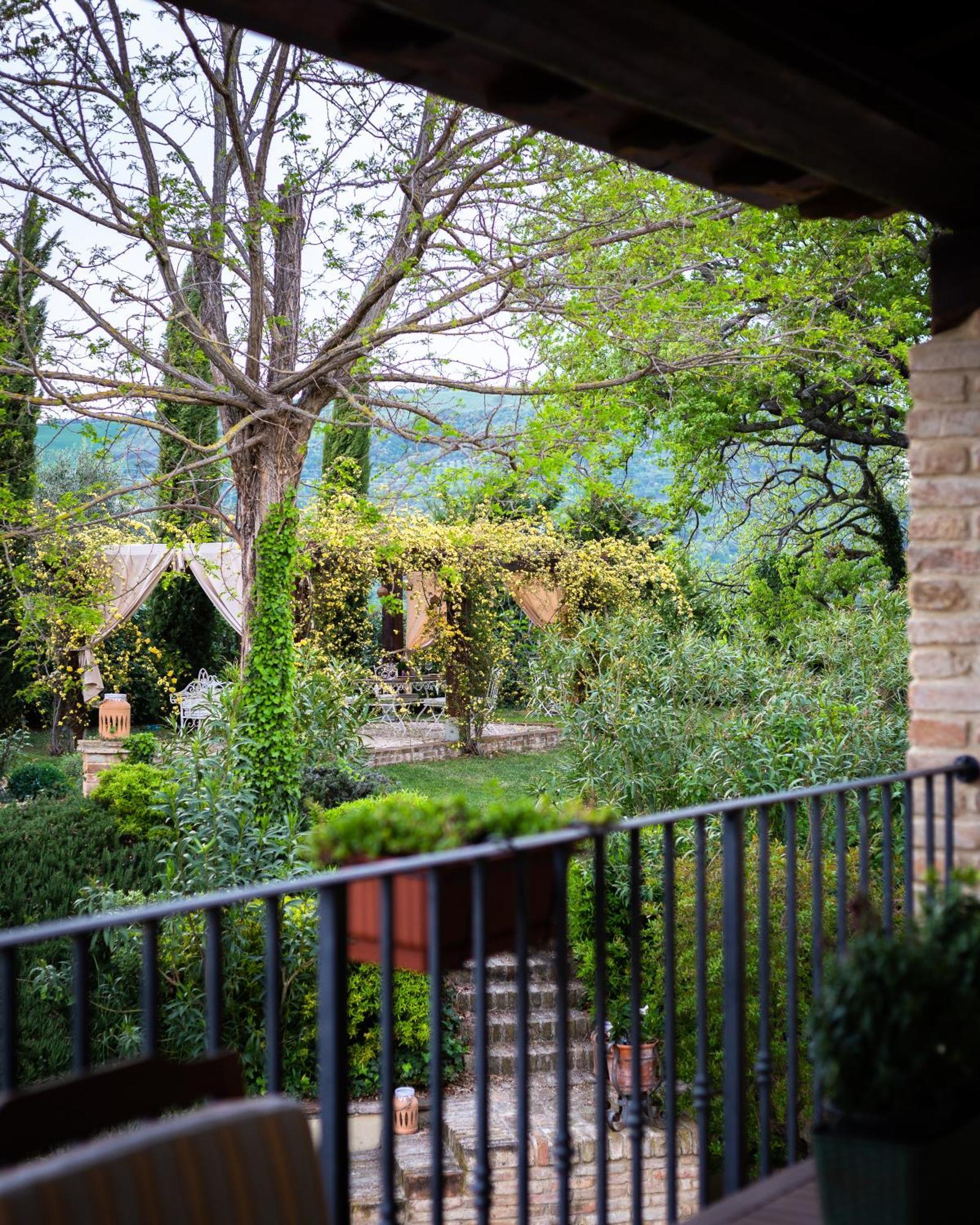 Ca' Le Cerque, Villa Surrounded By The Marche Nature Фосомброне Екстериор снимка