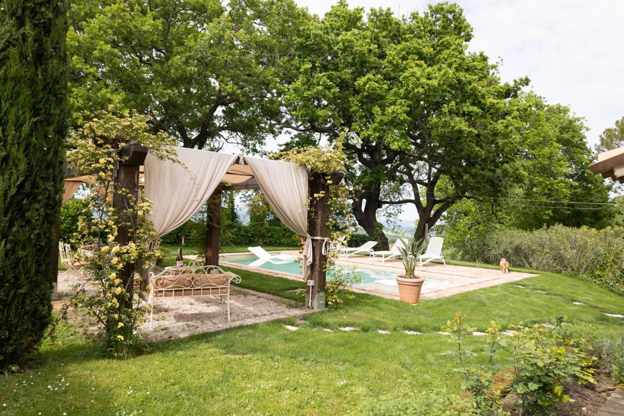 Ca' Le Cerque, Villa Surrounded By The Marche Nature Фосомброне Екстериор снимка